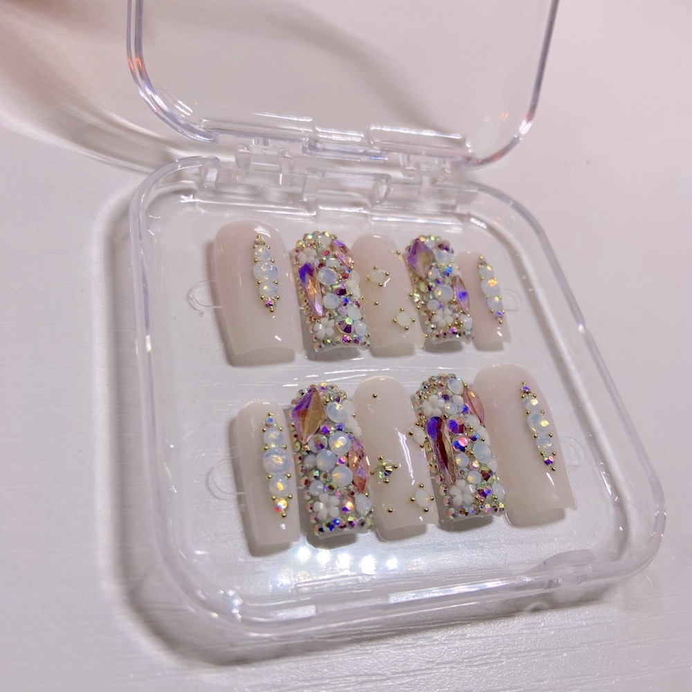 C152 PRESS ON NAILS